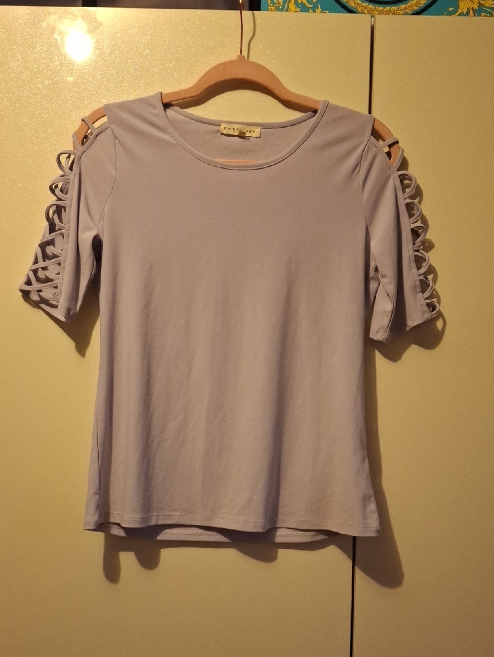 Retrelogy Women’s Lavender Short Sleeve Top with Cutout Lace Sleeves